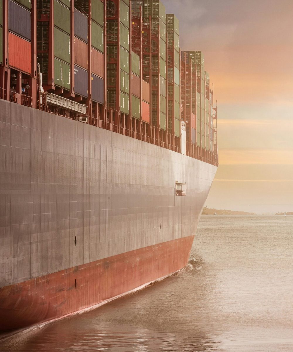 pexels-pixabay-262353 ship with shipping containers